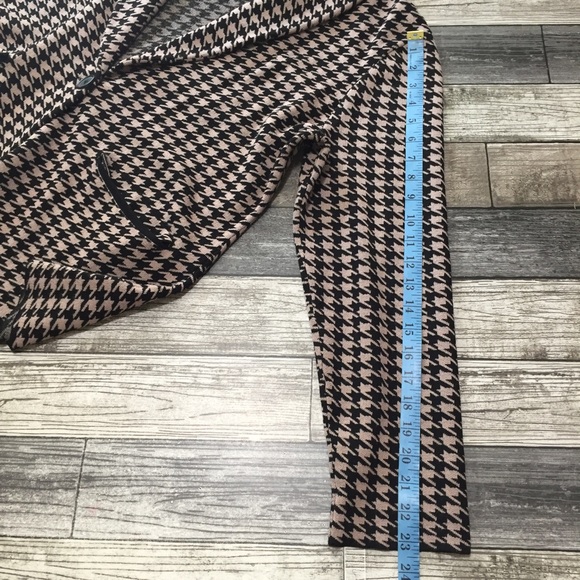 Adrianna Papell Houndstooth Sweater Women’s L Beige Black One Button Pockets - Picture 3 of 9